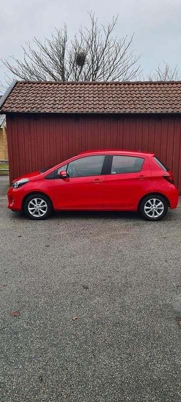 Begagnad Toyota Yaris 99 HK (72 kW) 2015 Halvkombi