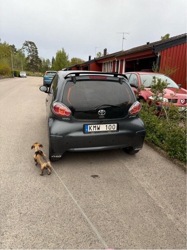 Grå Begagnad 2009 Toyota Aygo Halvkombi | 19 600 kr (Bra pris) - Bild 1/3