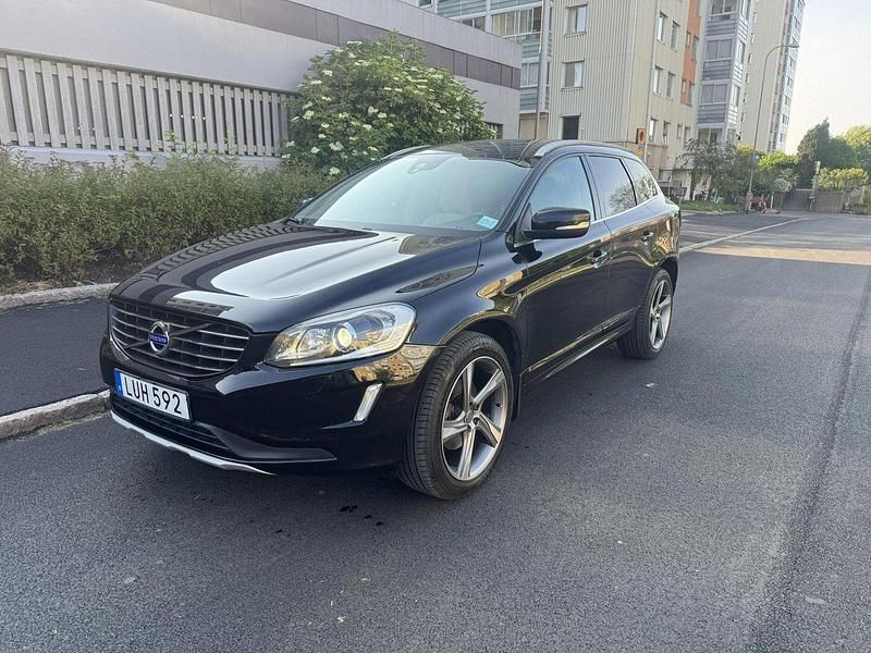 Svart Begagnad 2016 Volvo XC60 Ocean Race SUV | 169 900 kr (Bra pris) - Bild 1/4