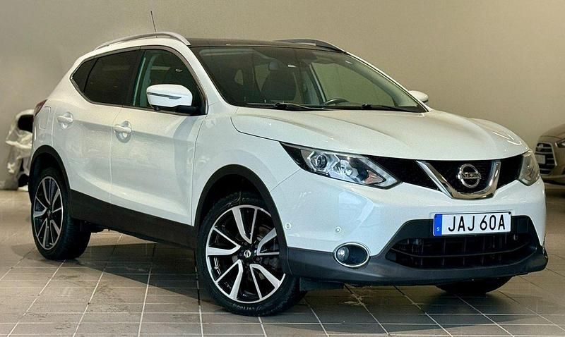 Vit Begagnad 2016 Nissan Qashqai 360º SUV | 109 900 kr (Marknadspris) - Bild 1/4