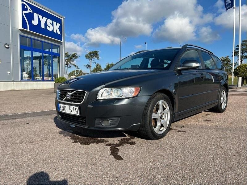 Grå Begagnad 2010 Volvo V50 Momentum Kombi | 39 990 kr (Superpris) - Bild 1/4