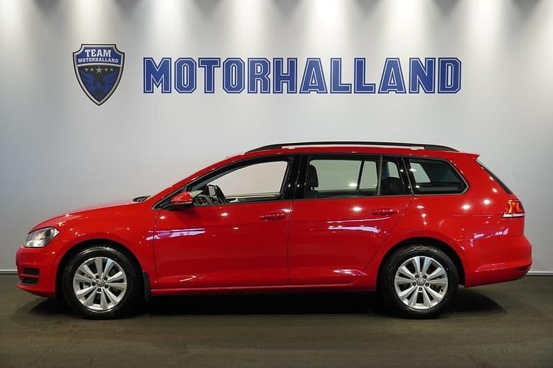 Röd Begagnad 2017 VW Golf VII Kombi | 149 900 kr (Marknadspris) - Bild 1/4