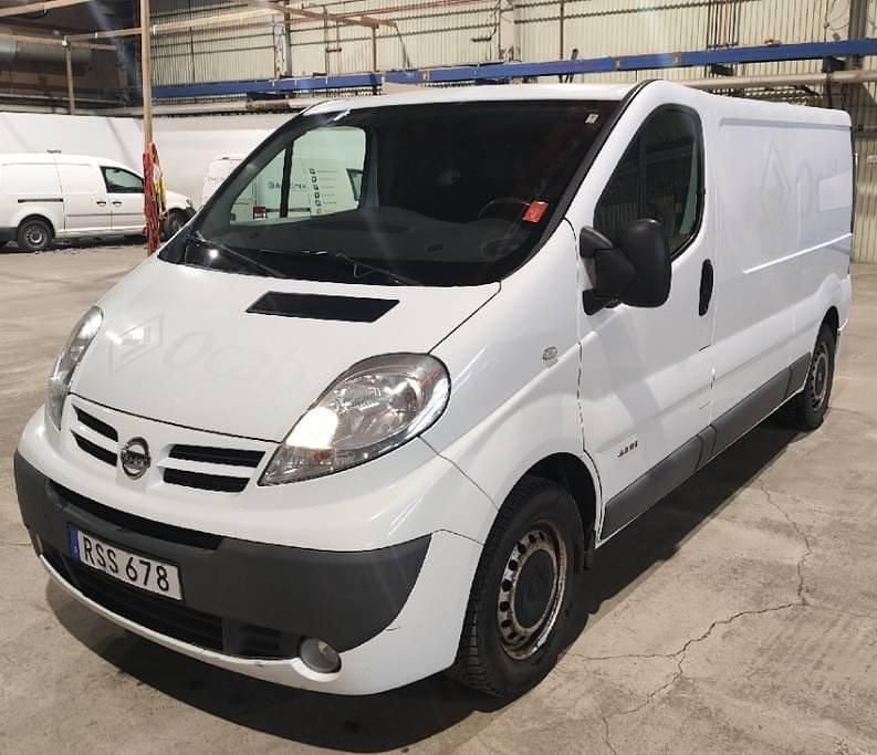 Vit Begagnad 2014 Nissan Primastar Minibuss | 69 900 kr (Marknadspris) - Bild 1/4