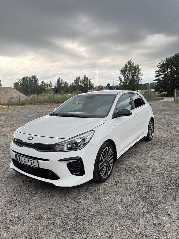 Vit Begagnad 2019 Kia Rio GT-Line Halvkombi | 140 000 kr (Bra pris) - Bild 1/4