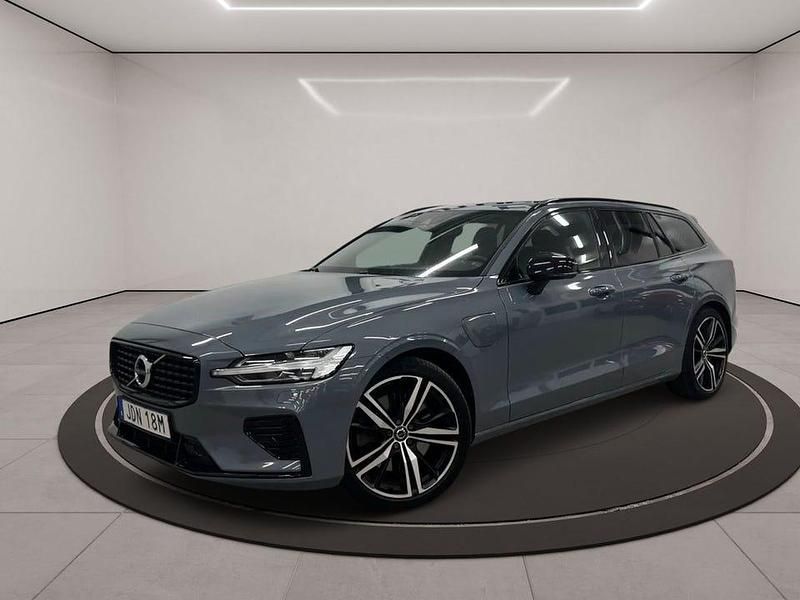Grå Begagnad 2022 Volvo V60 R-Design Kombi | 389 500 kr (Dyr) - Bild 1/3