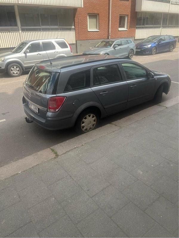 Grå Begagnad 2005 Opel Astra Kombi | 17 000 kr (Marknadspris) - Bild 1/1