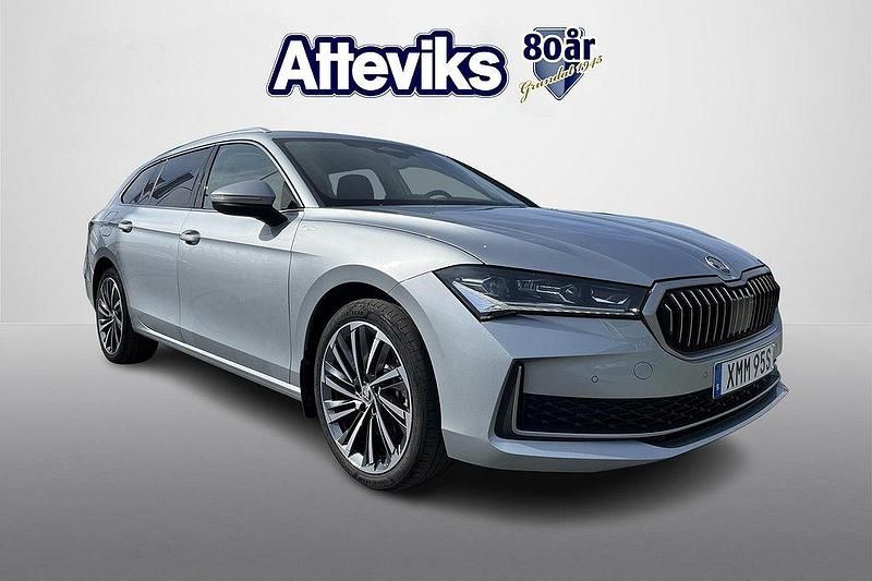 Silver Begagnad 2024 Skoda Superb LAURIN & KLEMENT Kombi | 459 900 kr - Bild 1/4