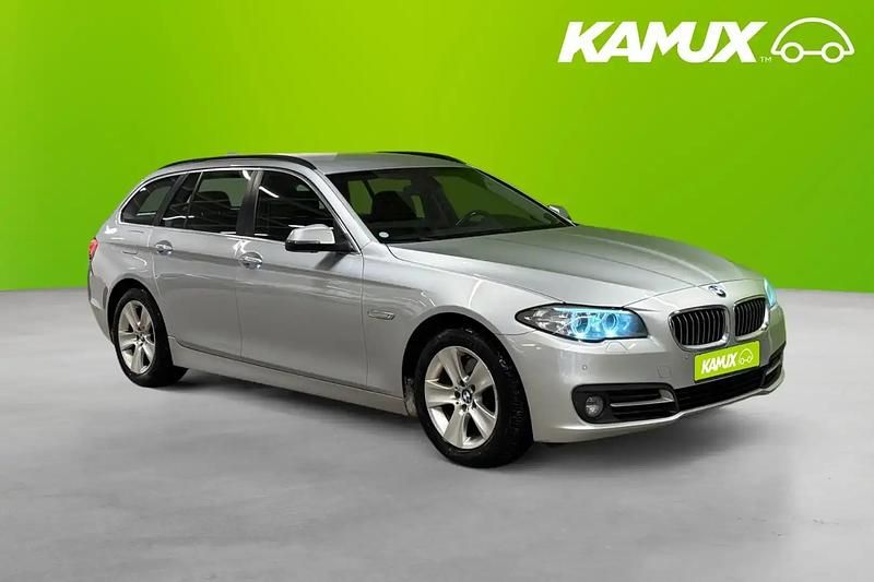 Silver/grå Begagnad 2016 BMW 520 M Sport Kombi | 179 800 kr (Lite dyr) - Bild 1/4