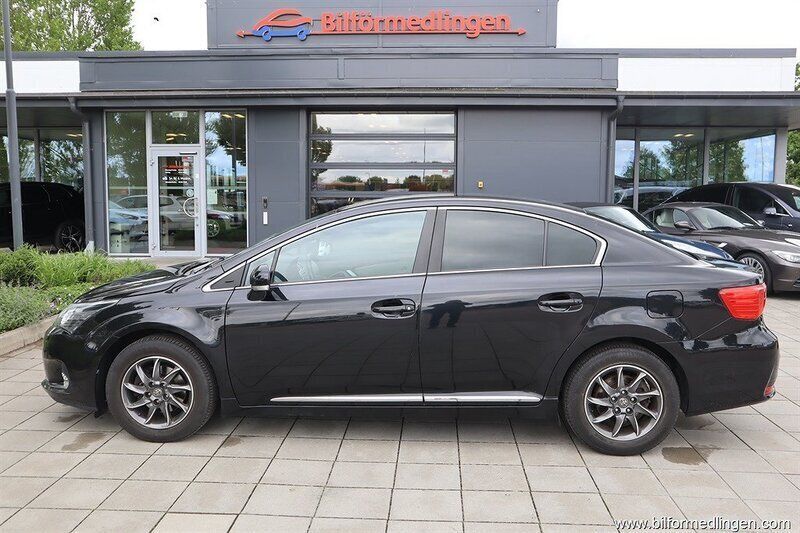 Svart Begagnad 2014 Toyota Avensis Sedan | 129 900 kr (Marknadspris) - Bild 1/4