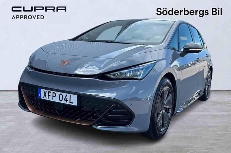 Grå Begagnad 2024 Cupra Born Halvkombi | 294 500 kr (Marknadspris) - Bild 1/1