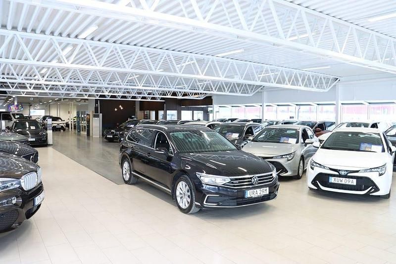 Begagnad VW Passat GTE 218 HK (160 kW) 2023 Svart Kombi