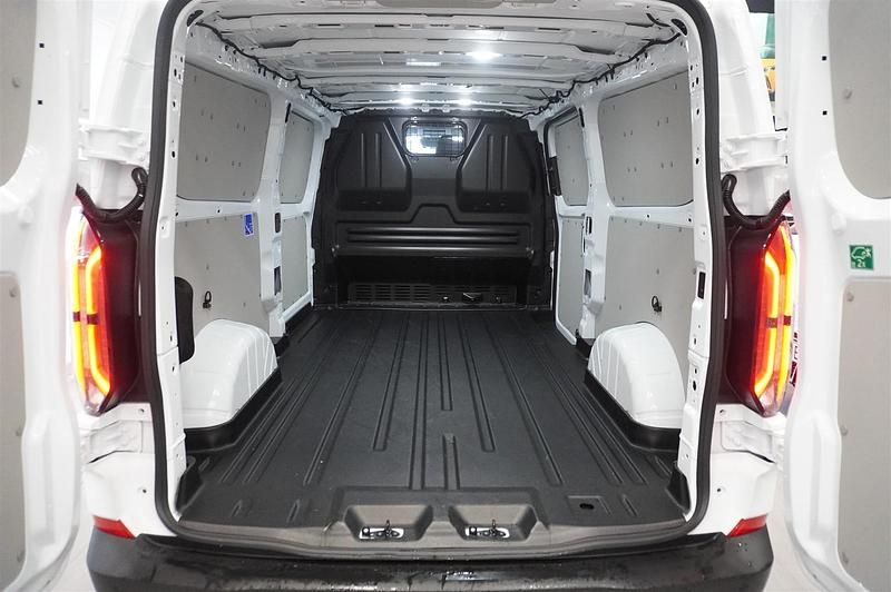 Ny Ford E-Transit 2026 Vit Van