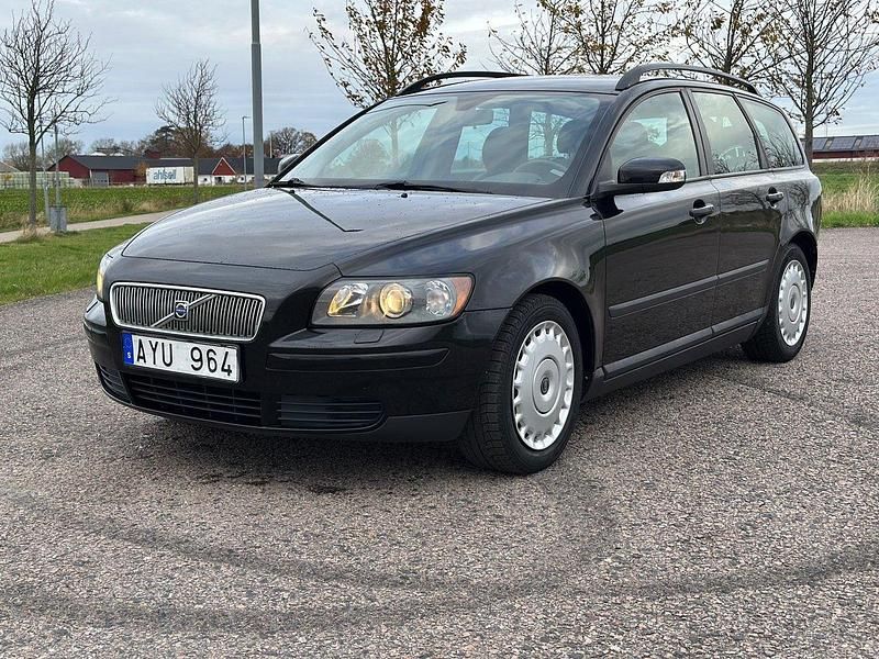 Svart Begagnad 2007 Volvo V50 Kinetic Kombi | 49 900 kr (Marknadspris) - Bild 1/4