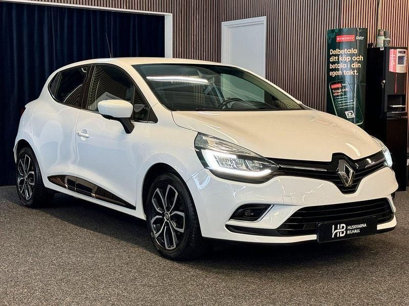 Vit Begagnad 2016 Renault Clio IV Halvkombi | 89 900 kr (Marknadspris) - Bild 1/4