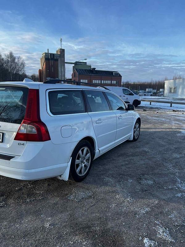 Begagnad Volvo V70 163 HK (119 kW) 2013 Vit Kombi