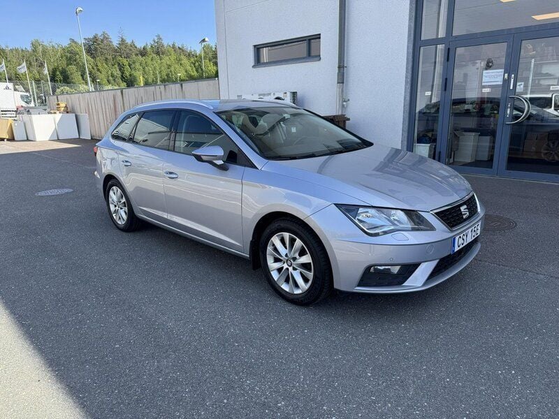 Silver Begagnad 2020 Seat Leon ST Style Kombi | 107 000 kr (Bra pris) - Bild 1/4