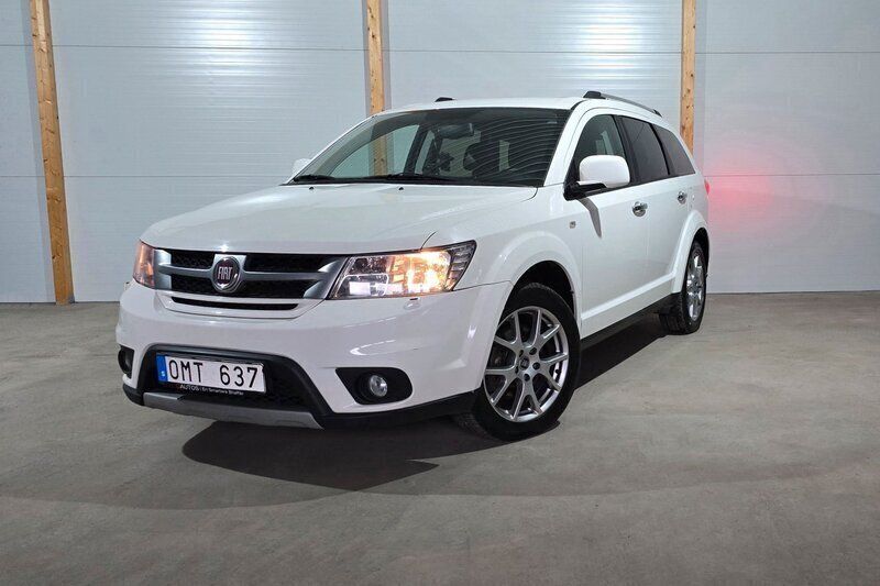 Vit Begagnad 2014 Fiat Freemont SUV | 102 900 kr (Marknadspris) - Bild 1/3