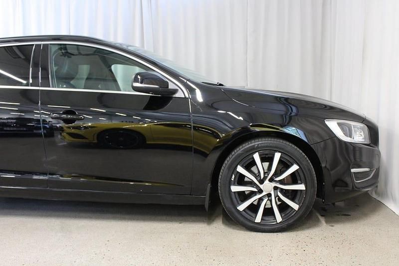 Begagnad Volvo V60 190 HK (139 kW) 2016 Svart Kombi