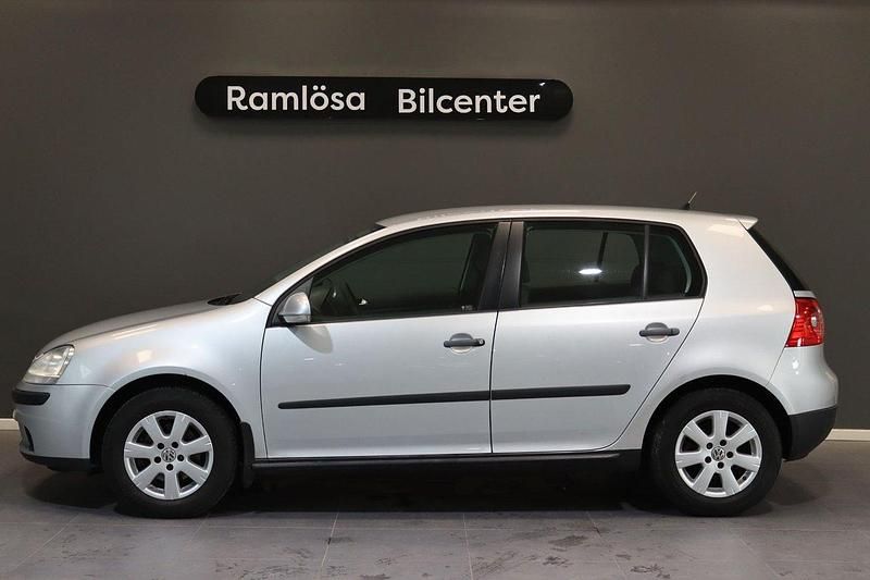 Silver Begagnad 2006 VW Golf V Trendline Halvkombi | 42 900 kr (Marknadspris) - Bild 1/4