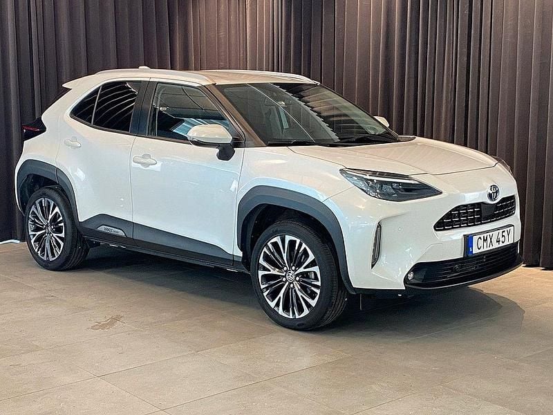Vit Begagnad 2021 Toyota Yaris Cross Style SUV | 279 500 kr (Marknadspris) - Bild 1/4