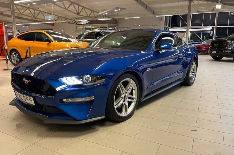 Blå Begagnad 2018 Ford Mustang GT Fastback Sportkupé | 399 000 kr (Marknadspris) - Bild 1/4