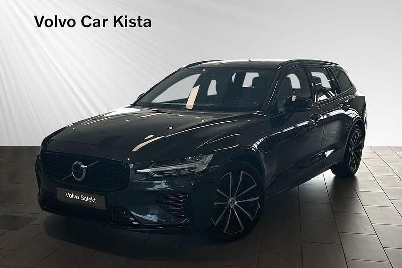Grå Begagnad 2024 Volvo V60 Plus Kombi | 484 800 kr (Marknadspris) - Bild 1/3