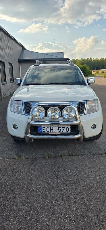 Vit Begagnad 2012 Nissan Navara Pickup | 89 000 kr (Marknadspris) - Bild 1/4