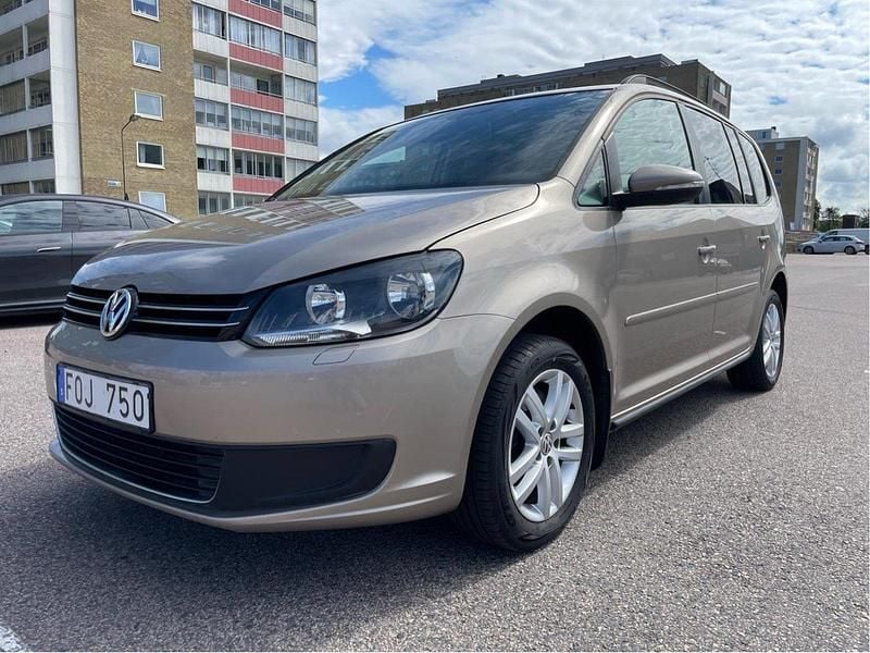 Brun Begagnad 2013 VW Touran Minibuss | 79 900 kr (Marknadspris) - Bild 1/4