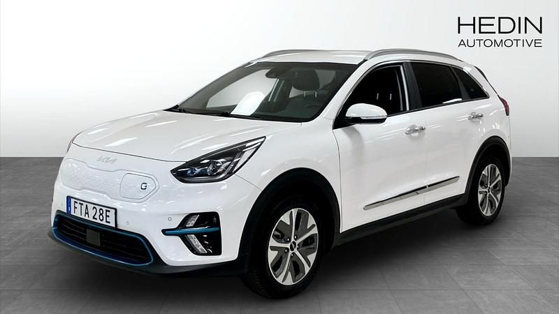 Vit (white) Begagnad 2022 Kia e-Niro Advance SUV | 294 900 kr (Marknadspris) - Bild 1/4