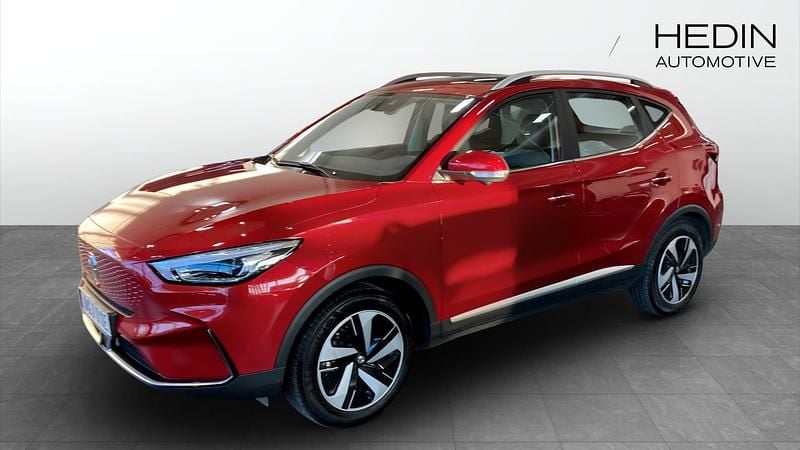 Röd Begagnad 2022 MG ZS Luxury Halvkombi | 244 900 kr (Marknadspris) - Bild 1/4