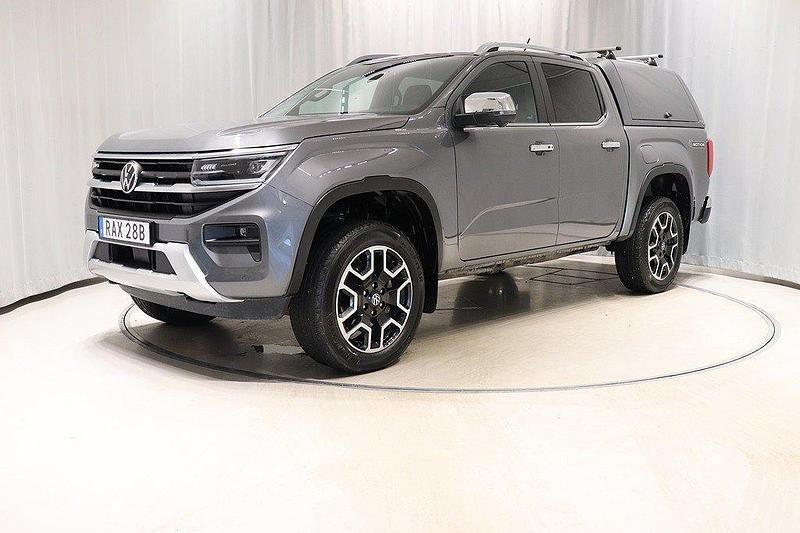Grå (dark grey metallic) Begagnad 2023 VW Amarok Style Pickup | 609 500 kr (Bra pris) - Bild 1/4