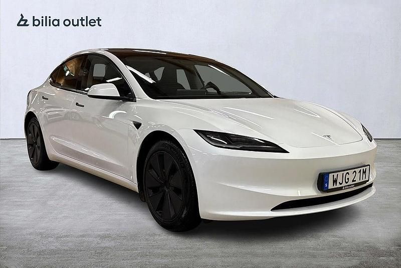 Begagnad Tesla Model 3 Long Range AWD 366 kW (498 HK) 2023 Vit Sedan