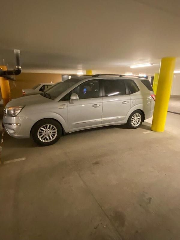 Begagnad 2013 Ssangyong (KGM) Rodius Minibuss | 100 000 kr - Bild 1/4