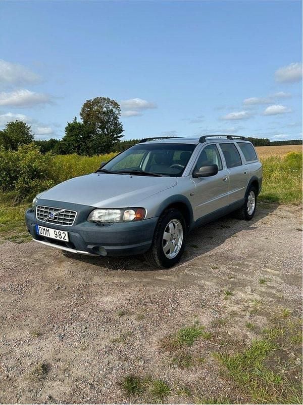 Silver Begagnad 2003 Volvo XC70 SUV | 34 000 kr (Marknadspris) - Bild 1/4