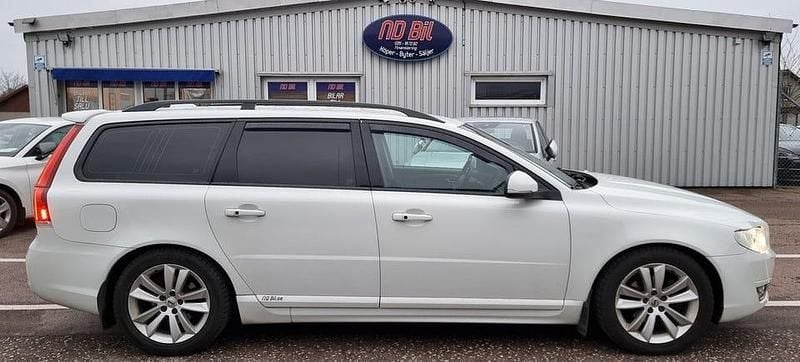 Begagnad Volvo V70 Standard 181 HK (133 kW) 2016 Vit Kombi