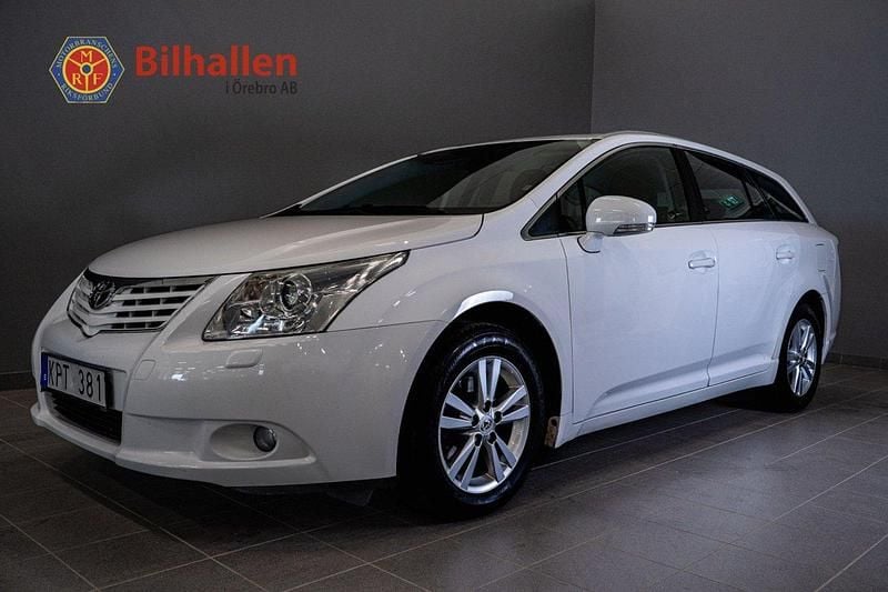 Vit Begagnad 2010 Toyota Avensis Business Edition Kombi | 69 000 kr (Marknadspris) - Bild 1/4