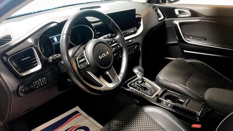 Begagnad Kia Ceed Sportswagon Advance 105 HK (77 kW) 2023 Röd Kombi