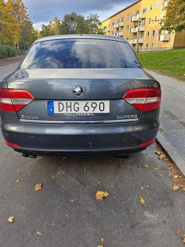 Begagnad 2015 Skoda Superb Halvkombi | 140 000 kr (Superpris) - Bild 1/4