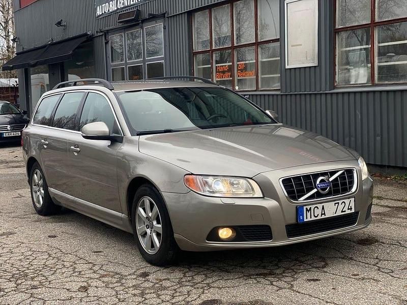 Begagnad Volvo V70 Momentum 116 HK (85 kW) 2011 Ljusbrun Kombi