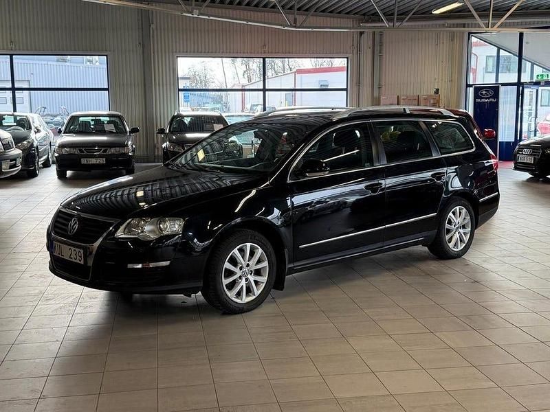 Svart Begagnad 2010 VW Passat Sportline Kombi | 39 900 kr - Bild 1/4