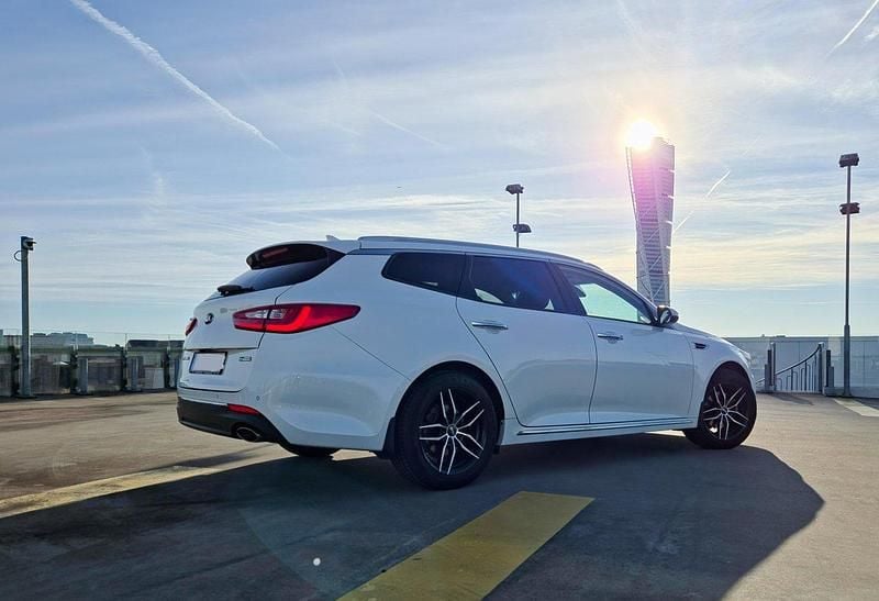 Vit Begagnad 2017 Kia Optima 2 Kombi | 189 000 kr (Bra pris) - Bild 1/4