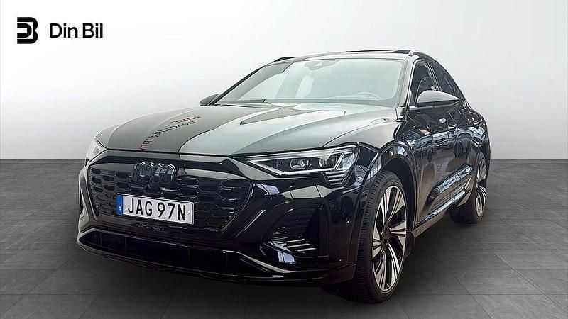 Mytsvart metallic Begagnad 2023 Audi Q8 Sportback e-tron S-Line SUV | 739 000 kr - Bild 1/4