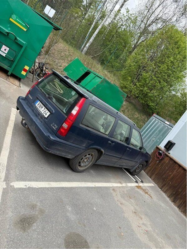 Blå Begagnad 2000 Volvo V70 Standard Kombi | 13 500 kr (Bra pris) - Bild 1/1