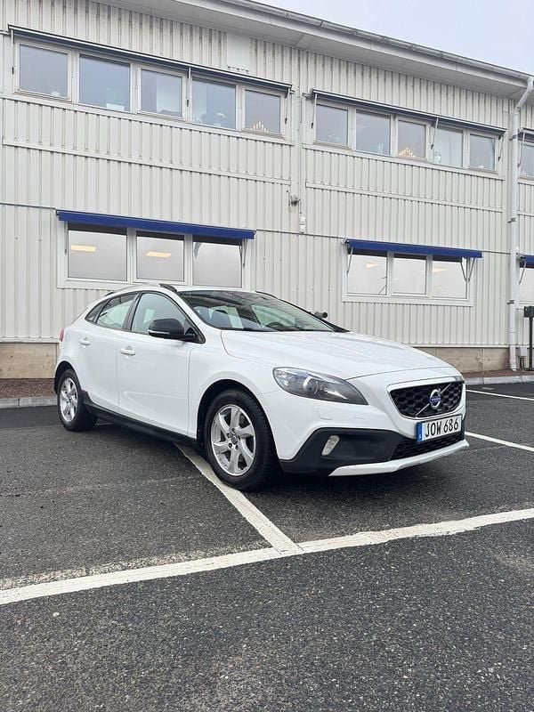 Begagnad 2015 Volvo V40 Halvkombi | 130 000 kr (Marknadspris) - Bild 1/4