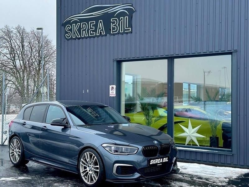 Begagnad BMW M135 330 HK (242 kW) 2016 Grå Halvkombi