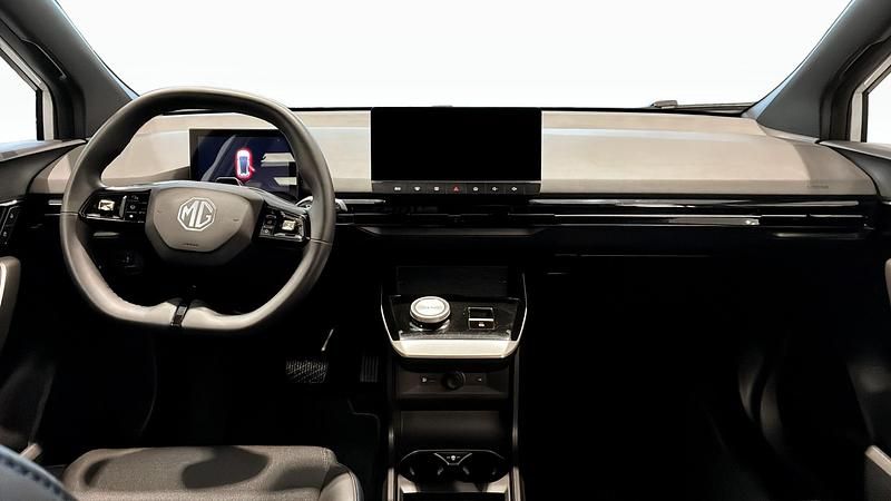 Begagnad MG MG4 EV Luxury 150 kW (204 HK) 2022 Vit (white) Halvkombi
