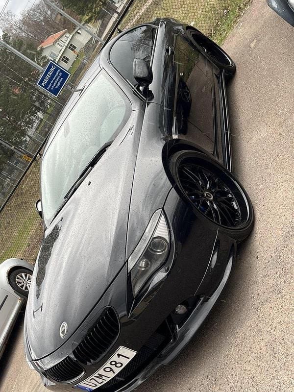 Svart Begagnad 2004 BMW 645 Sportkupé | 119 900 kr - Bild 1/4