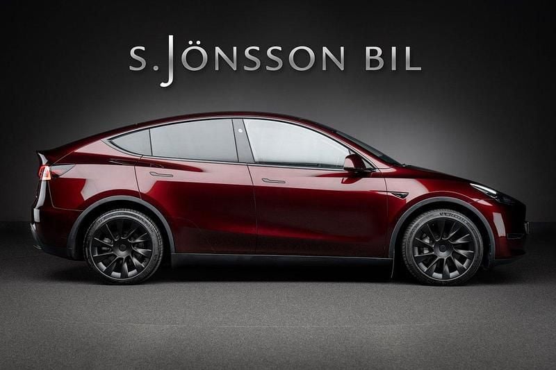 Röd Begagnad 2024 Tesla Model Y Long Range AWD SUV | 529 000 kr (Dyr) - Bild 1/4