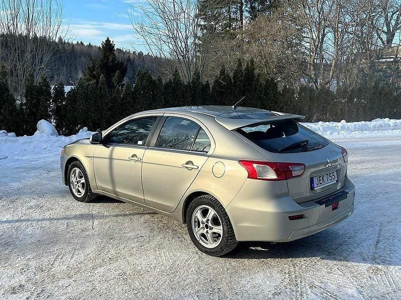 Begagnad Mitsubishi Lancer Sportback Inform 143 HK (105 kW) 2008 Brun Halvkombi