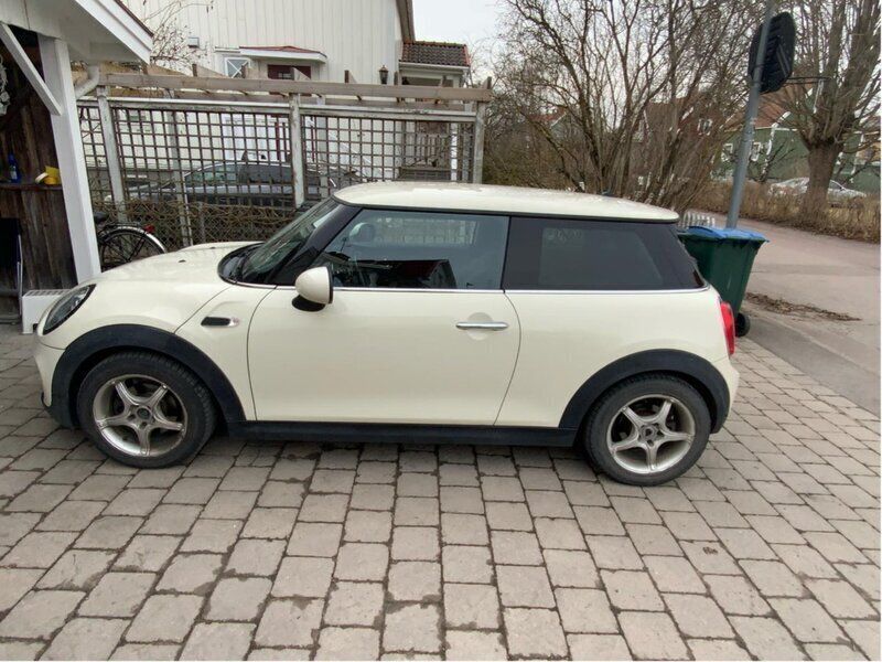 Vit Begagnad 2016 Mini Cooper Pepper Halvkombi | 102 000 kr (Marknadspris) - Bild 1/4